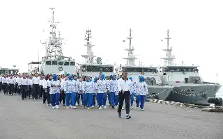 Semarakkan HUT ke-81 TNI AL, Kodaeral XIV Sorong Gelar Olahraga Bersama Perkuat Soliditas Prajurit